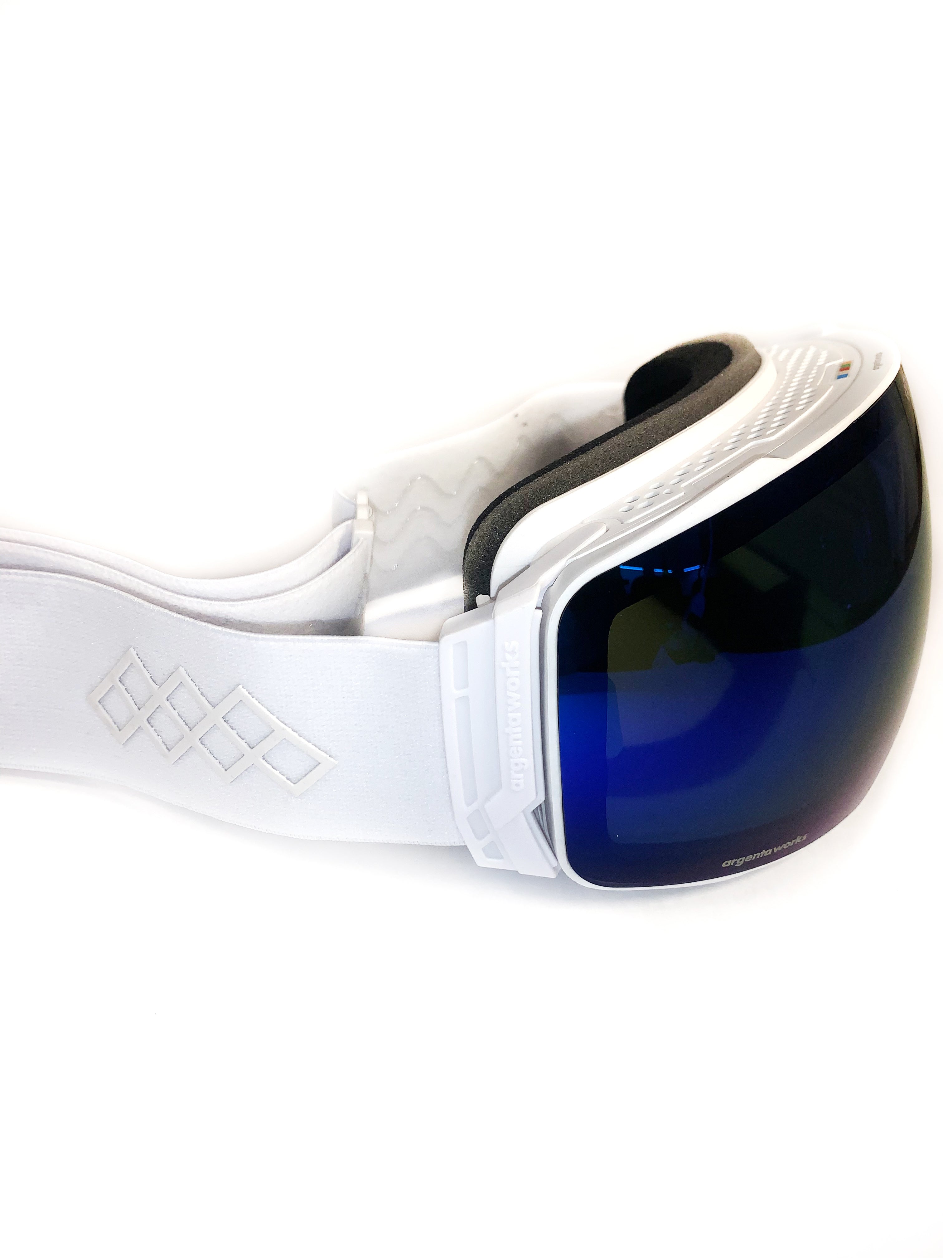 Ghost Island Aura Snow Goggles - White Frame with Chrome Silver